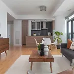 Downtown Deluxe Suite